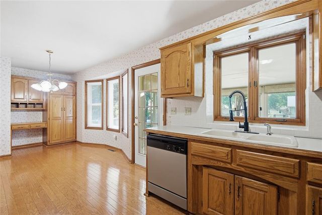 2123 NW 8th Street, Blue Springs, MO 64015