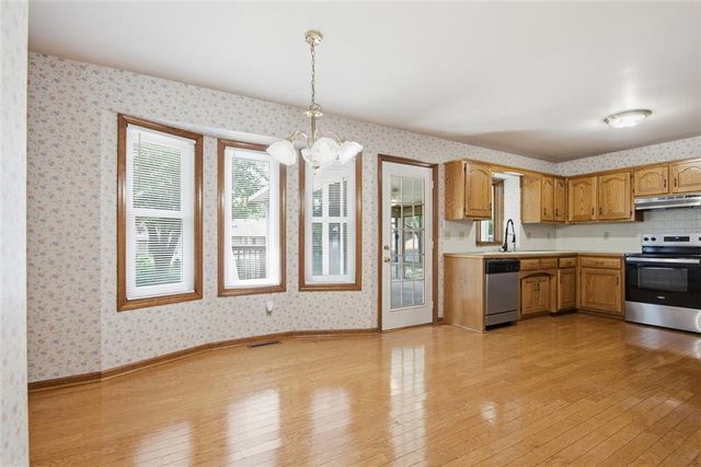 2123 NW 8th Street, Blue Springs, MO 64015