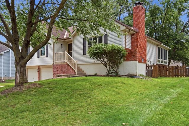 2123 NW 8th Street, Blue Springs, MO 64015