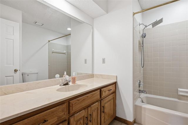 2123 NW 8th Street, Blue Springs, MO 64015