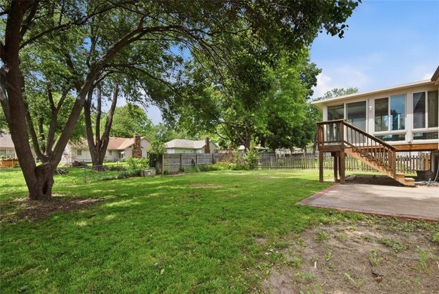 2123 NW 8th Street, Blue Springs, MO 64015