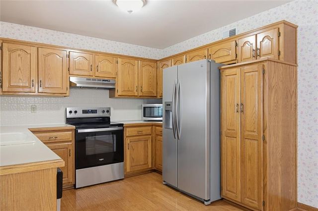 2123 NW 8th Street, Blue Springs, MO 64015