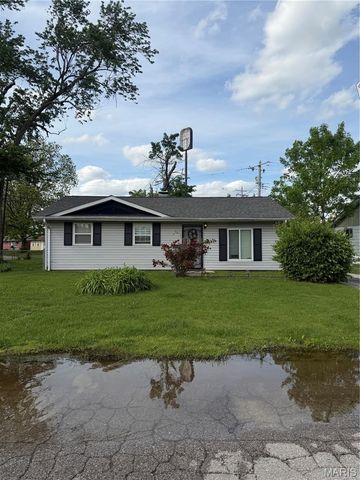 13 Lazarcheff Drive, Cahokia, IL 62206