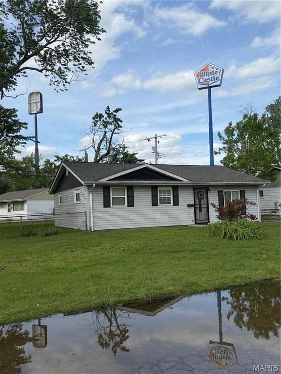 13 Lazarcheff Drive, Cahokia, IL 62206