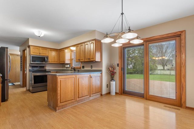 1905 Cliff Alex COURT N, Waukesha, WI 53189