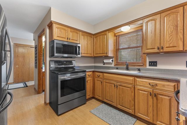 1905 Cliff Alex COURT N, Waukesha, WI 53189