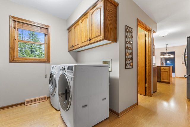 1905 Cliff Alex COURT N, Waukesha, WI 53189
