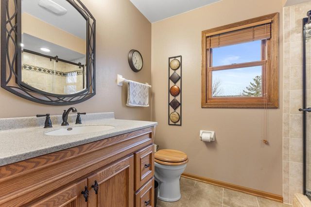 1905 Cliff Alex COURT N, Waukesha, WI 53189