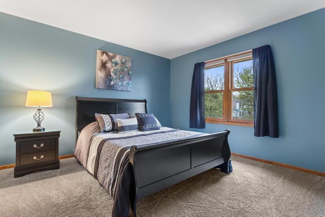 1905 Cliff Alex COURT N, Waukesha, WI 53189