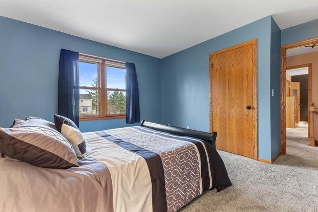 1905 Cliff Alex COURT N, Waukesha, WI 53189