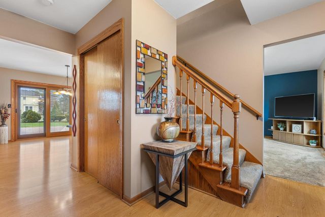 1905 Cliff Alex COURT N, Waukesha, WI 53189