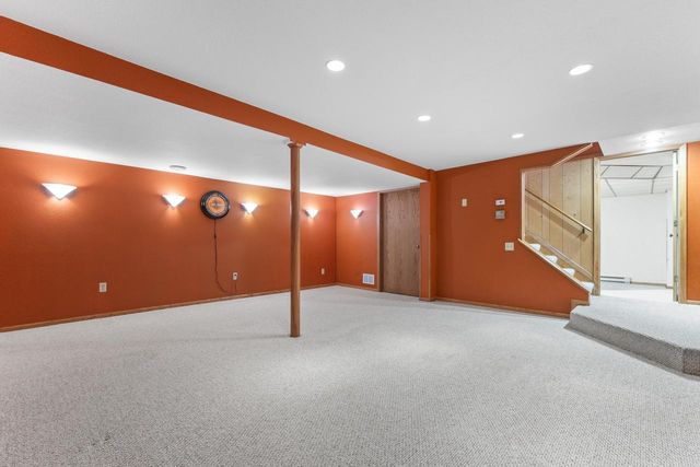 1905 Cliff Alex COURT N, Waukesha, WI 53189