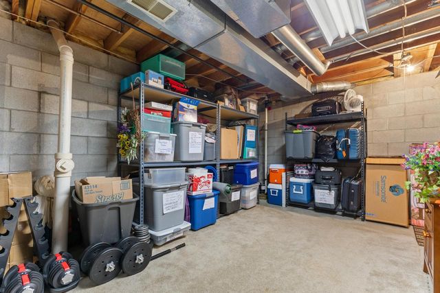 1905 Cliff Alex COURT N, Waukesha, WI 53189