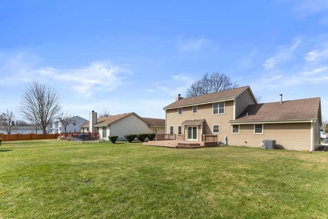 1905 Cliff Alex COURT N, Waukesha, WI 53189