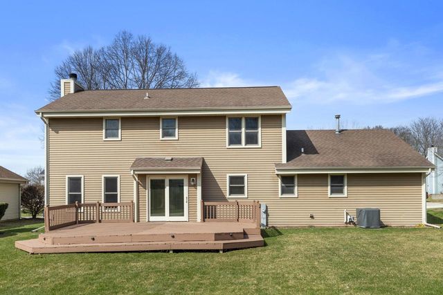 1905 Cliff Alex COURT N, Waukesha, WI 53189
