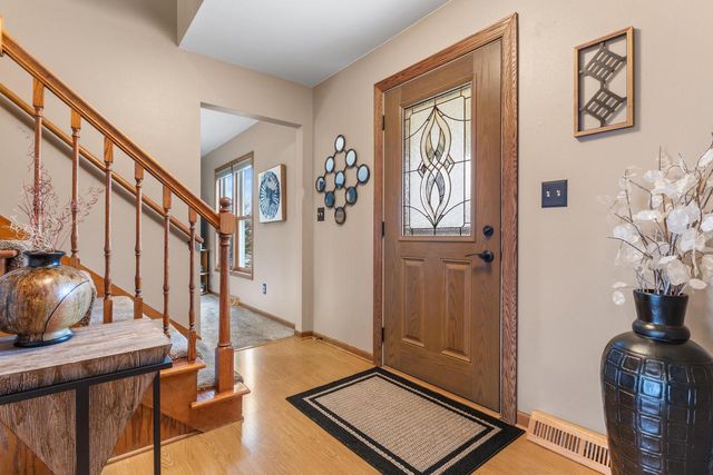1905 Cliff Alex COURT N, Waukesha, WI 53189
