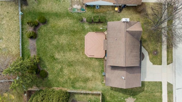 1905 Cliff Alex COURT N, Waukesha, WI 53189