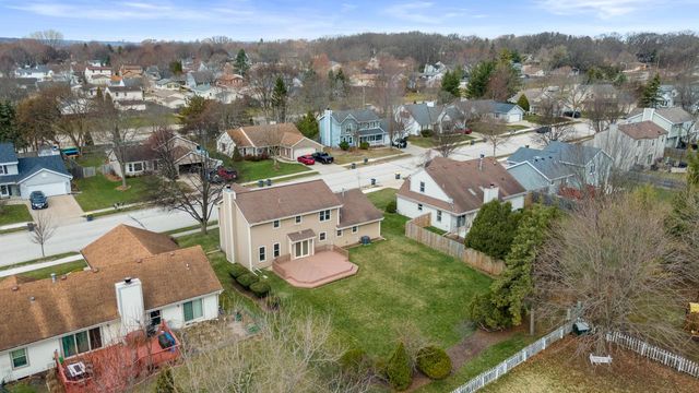 1905 Cliff Alex COURT N, Waukesha, WI 53189