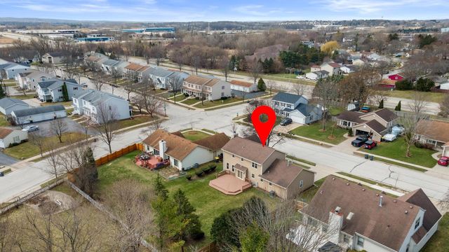 1905 Cliff Alex COURT N, Waukesha, WI 53189