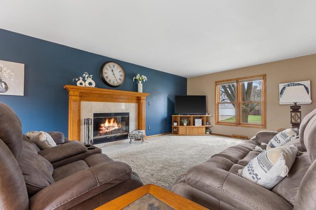 1905 Cliff Alex COURT N, Waukesha, WI 53189