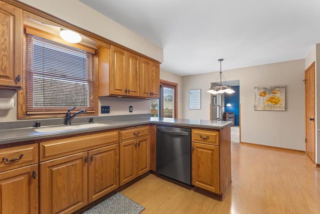 1905 Cliff Alex COURT N, Waukesha, WI 53189