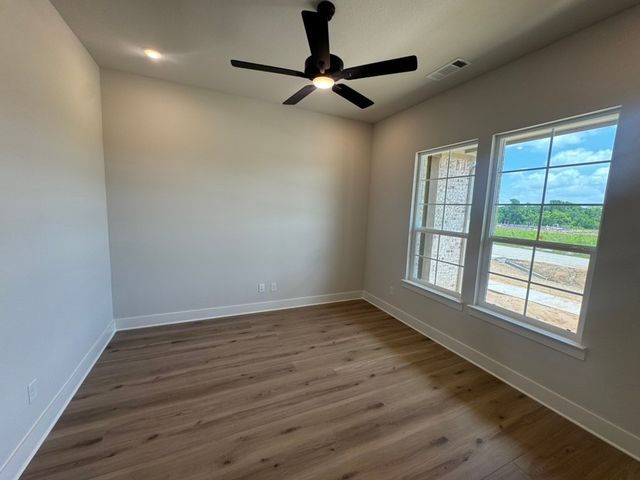 709 Water Side Drive, Van Alstyne, TX 75495