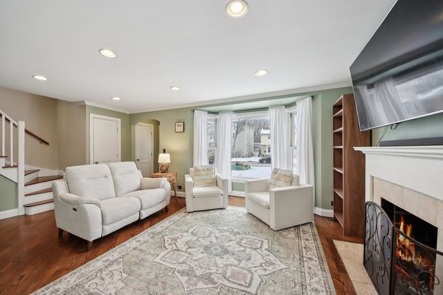 8646 Harms Road, Skokie, IL 60077