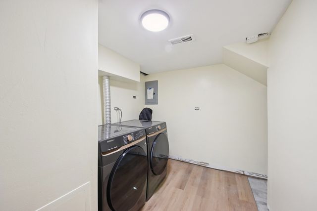 8646 Harms Road, Skokie, IL 60077