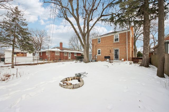 8646 Harms Road, Skokie, IL 60077