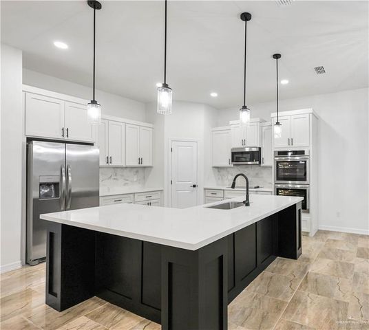 7304 N 55th Lane, Mission, TX 78573