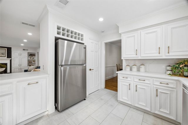 10042 Valley Forge Drive, Houston, TX 77042