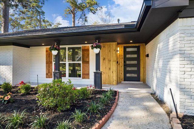 10042 Valley Forge Drive, Houston, TX 77042