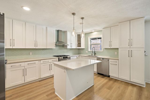 908 Hollybluff ST, Austin, TX 78753