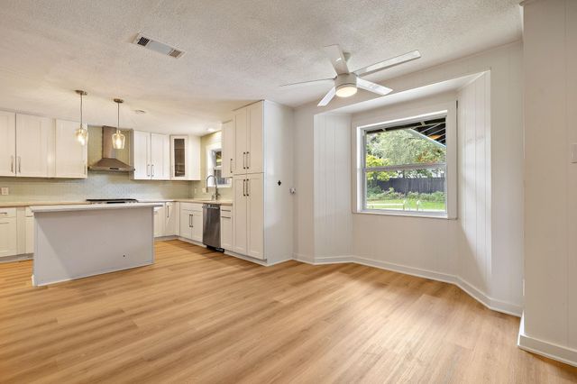 908 Hollybluff ST, Austin, TX 78753