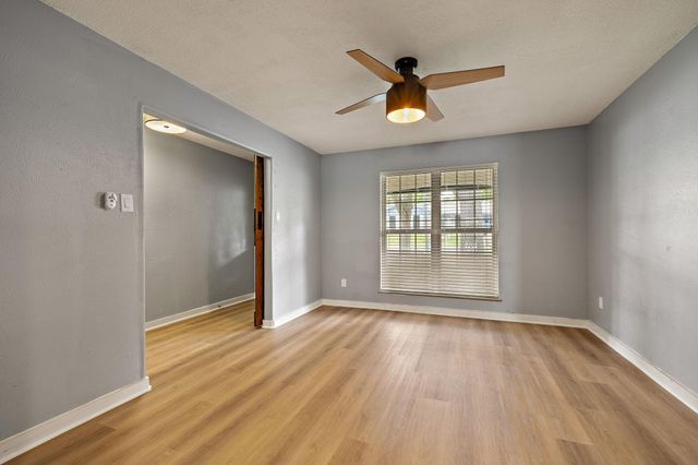 908 Hollybluff ST, Austin, TX 78753