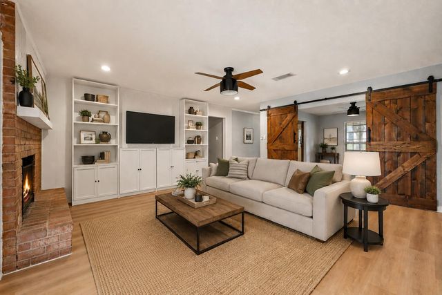 908 Hollybluff ST, Austin, TX 78753