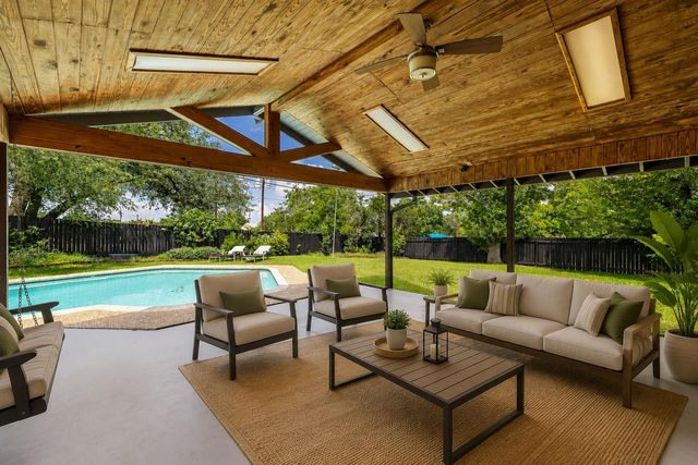 908 Hollybluff ST, Austin, TX 78753