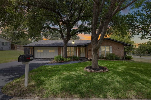 908 Hollybluff ST, Austin, TX 78753