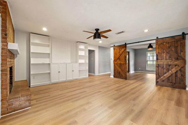 908 Hollybluff ST, Austin, TX 78753