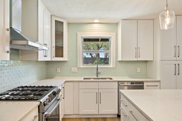 908 Hollybluff ST, Austin, TX 78753