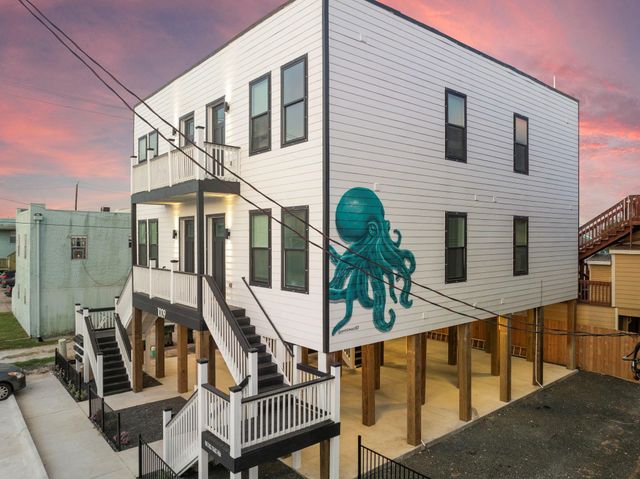 1009 8th Street D, Galveston, TX 77550