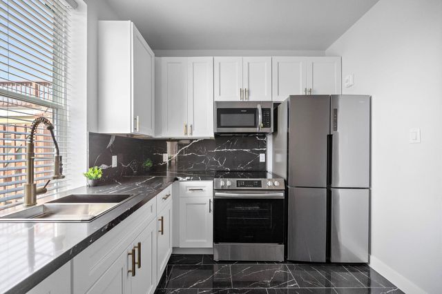 1009 8th Street D, Galveston, TX 77550
