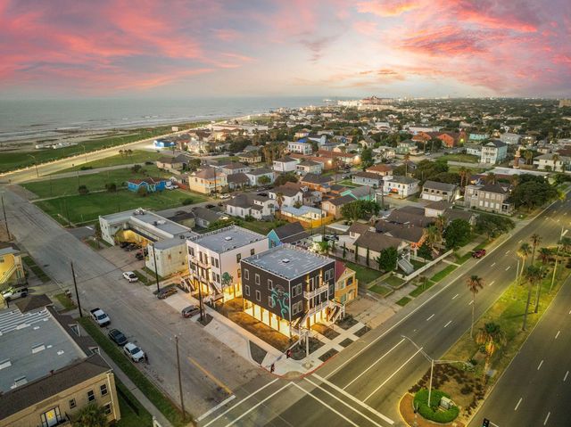 1009 8th Street D, Galveston, TX 77550