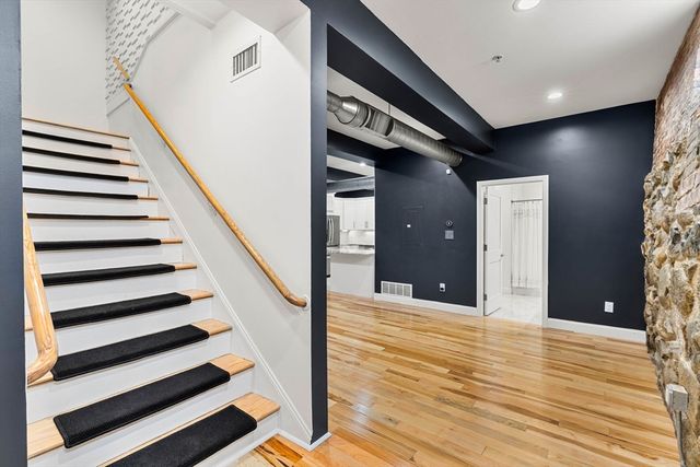 143 Burrill St 102, Swampscott, MA 01907