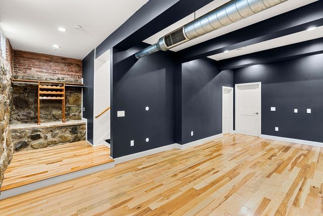 143 Burrill St 102, Swampscott, MA 01907