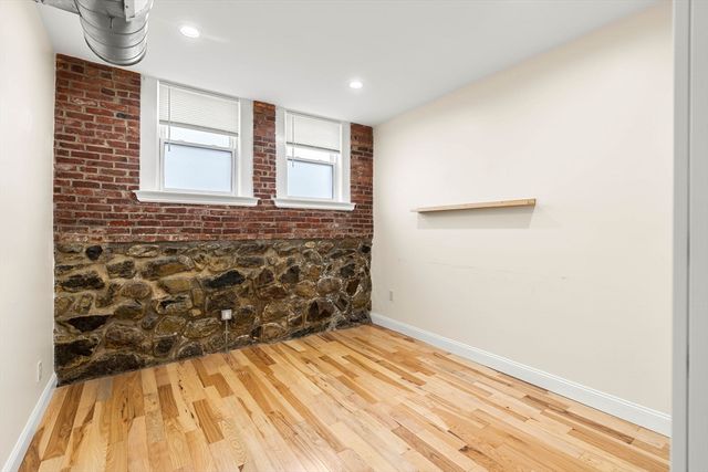 143 Burrill St 102, Swampscott, MA 01907