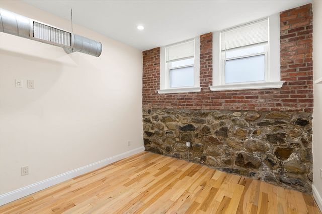 143 Burrill St 102, Swampscott, MA 01907
