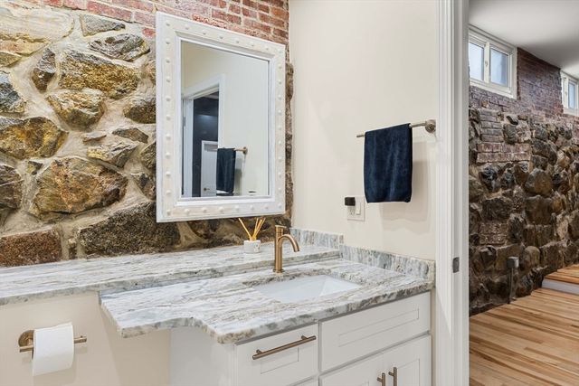 143 Burrill St 102, Swampscott, MA 01907