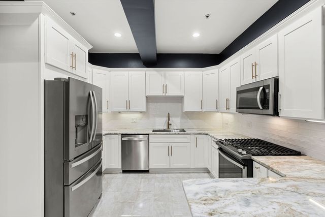 143 Burrill St 102, Swampscott, MA 01907