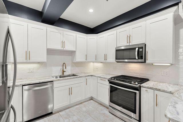 143 Burrill St 102, Swampscott, MA 01907